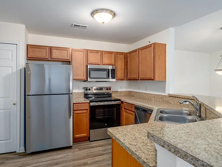 Ashford Apartments — Photo 49