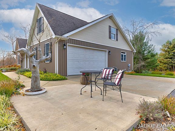 5th image of 4444 Sedona Valley Dr NE