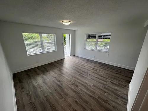 1821 Thomas St Photo 1