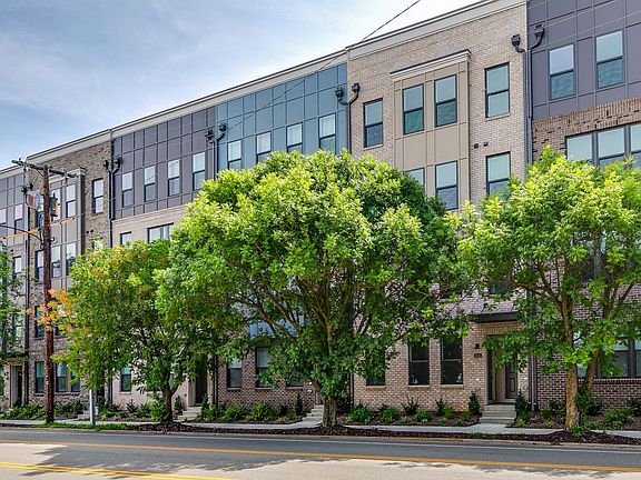 3rd image of 1113 N Lombardy St #210