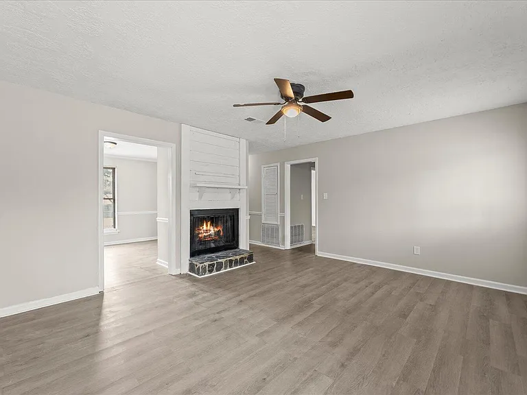 2357 Basswood Dr — Photo 16