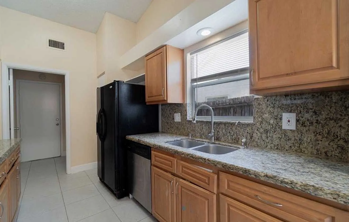 3 bed, $3,200 — Photo 2