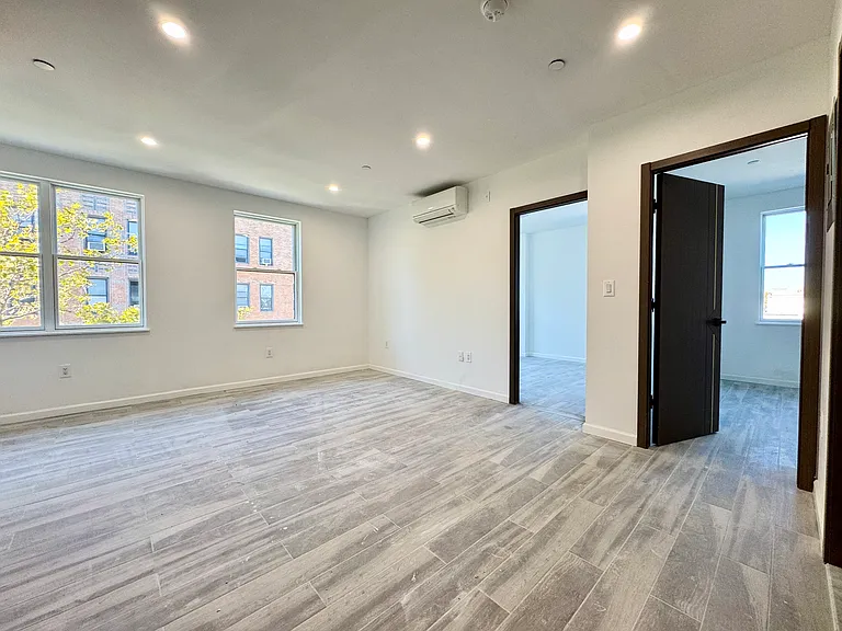 1595 W 9th St #4C — Photo 3