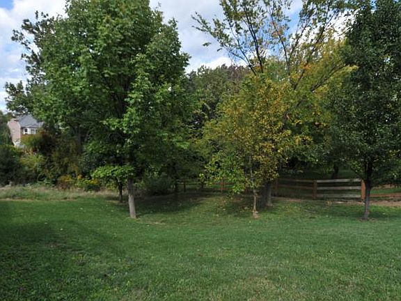 3rd image of 9825 Cherbourg Dr