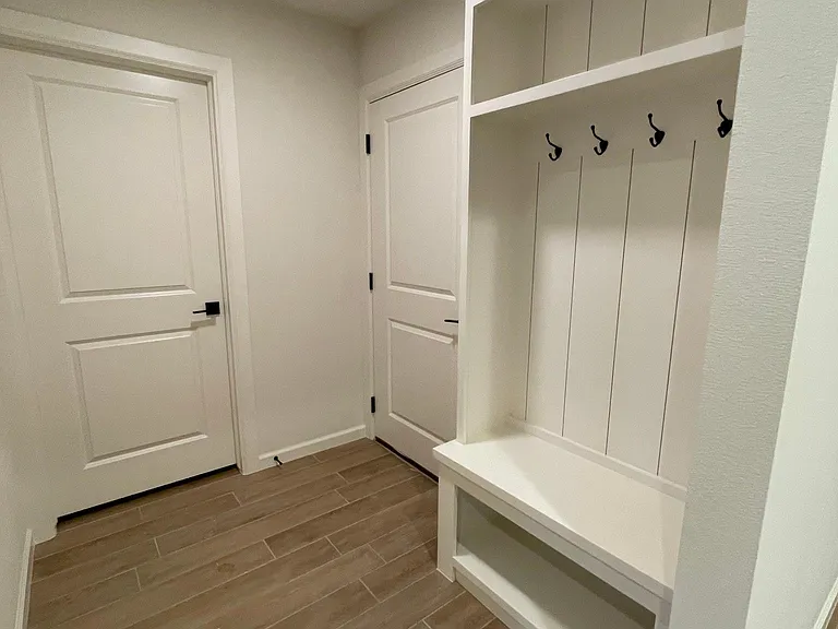 720 N Country Club Dr — Photo 3