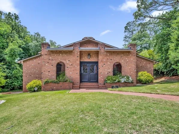 1204 Longleaf Dr, Fayetteville, NC 28305