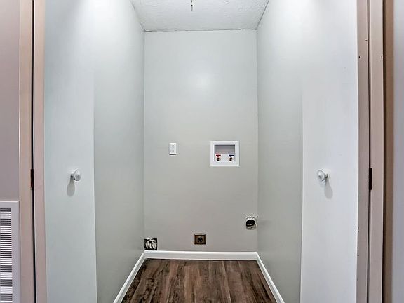 2nd image of 722 Collins Ave #F
