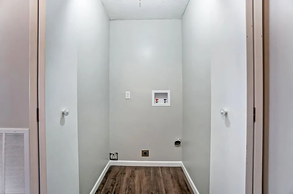 Building Photo - 722 Collins Ave #F
