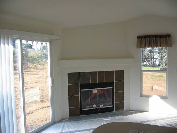 Living rm fireplc, slider
