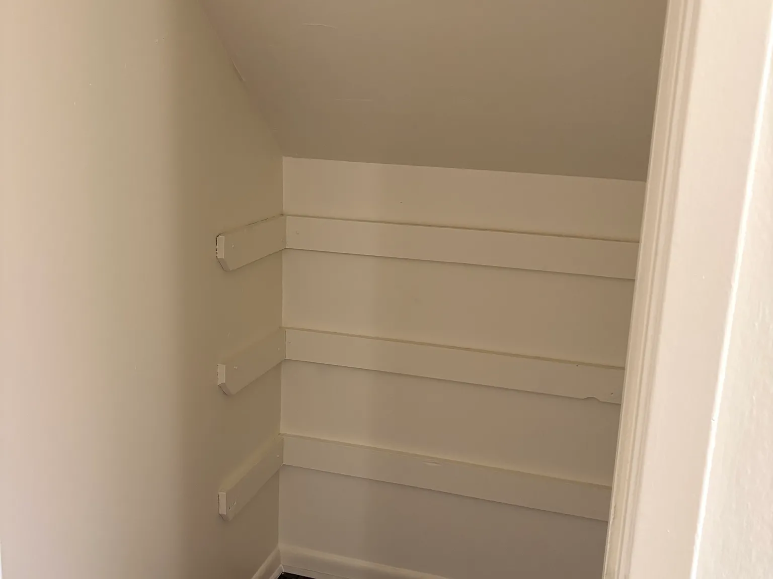 3 bed, 1.5 bath, $870 — Photo 2