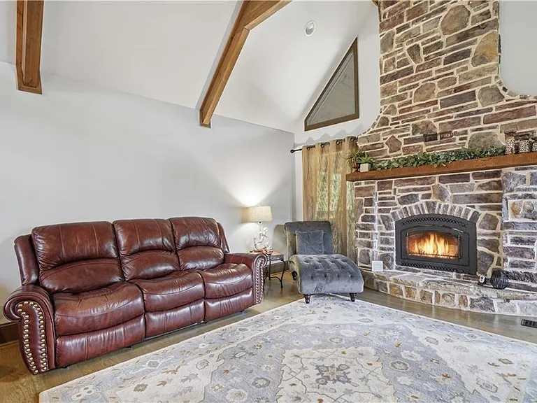 2115 Kemp Dr — Photo 7