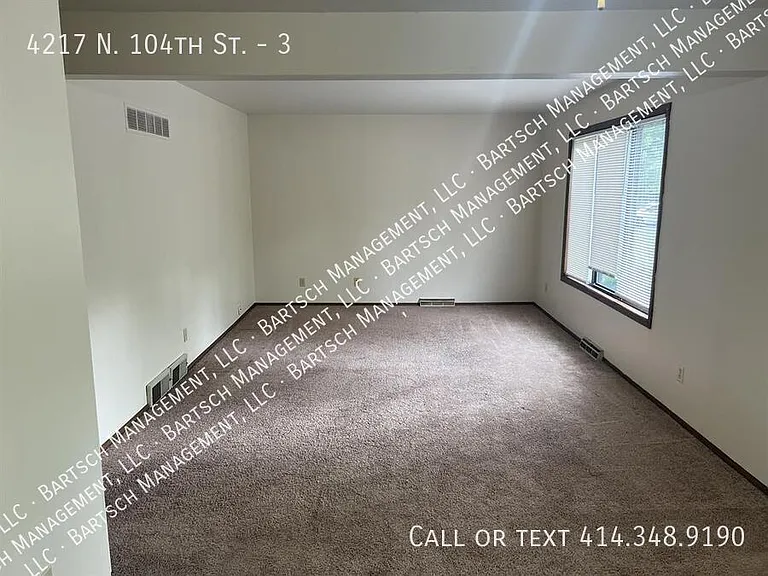 4217 N 104th St #3 — Photo 2