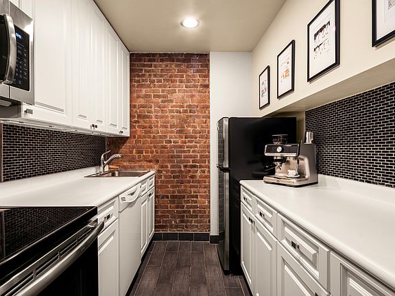 5th image of 23 E 10th St APT 506