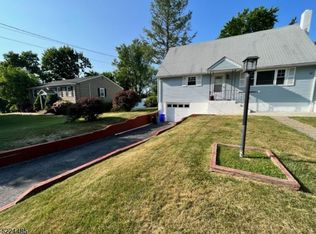 28 Hilltop Dr, Randolph, NJ 07869