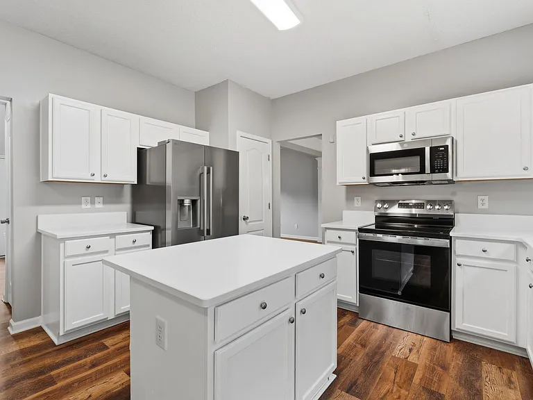 405 Grassy Point Rd — Photo 4
