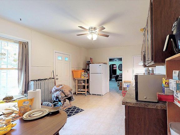 4th image of 304 E Emmaus Ave