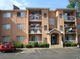 4201 Quinlan Rd #102, Glenview, IL 60025