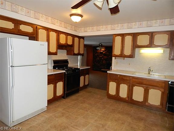5th image of 11030 Gross Dr