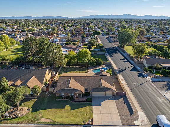 3rd image of 5645 W POINSETTIA Drive