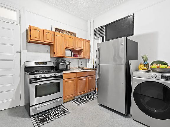 5th image of 157 W 105th St APT 3EF