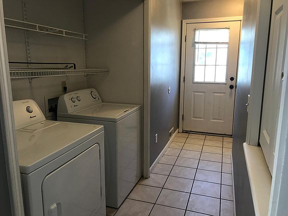 Washer & dryer on 1st floor