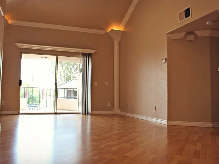 Alcantara Home Apts — Photo 42