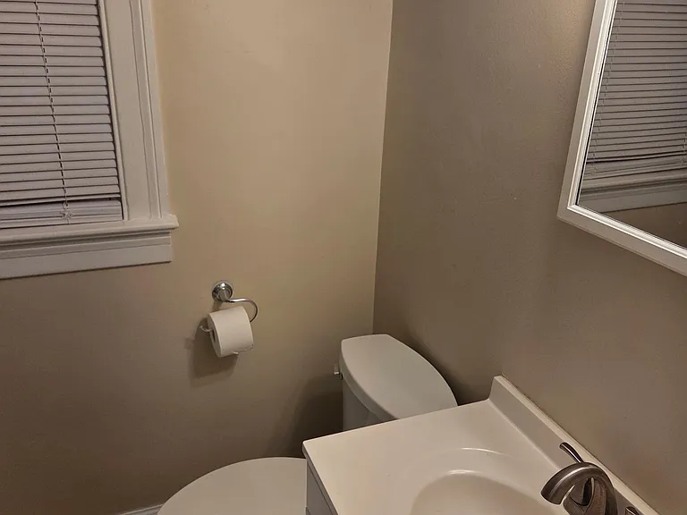 318 Jefferson St W — Photo 7