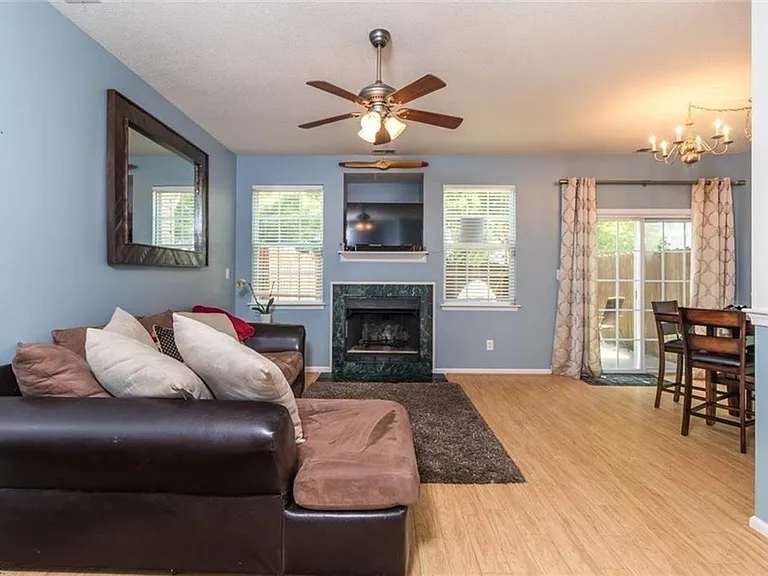 612 Barberton Dr — Photo 4