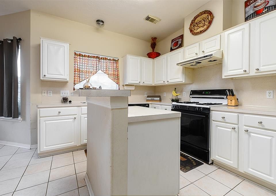 1st image of 8850 Aspen Place Dr