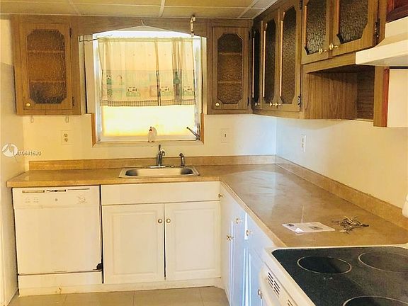 3rd image of 303 NE 187th St APT 711