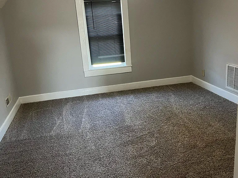 806 E Laurel St — Photo 16