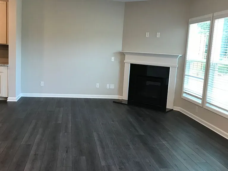 1302 Endicott Ct — Photo 6