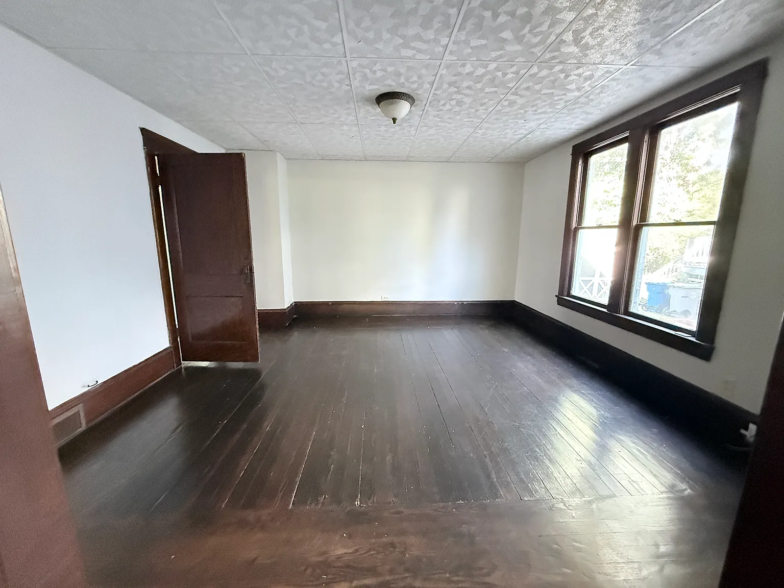 3 bed, $1,200 — Photo 4
