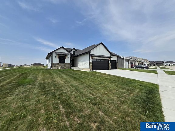 3rd image of 1043 Tuscan Trl
