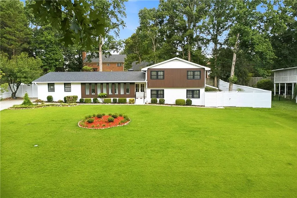 5 bed, 3.5 bath, 3500 sqft, $8,500 — Photo 1
