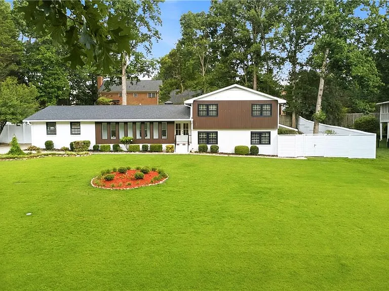 2220 Spring Mill Cv — Photo 1