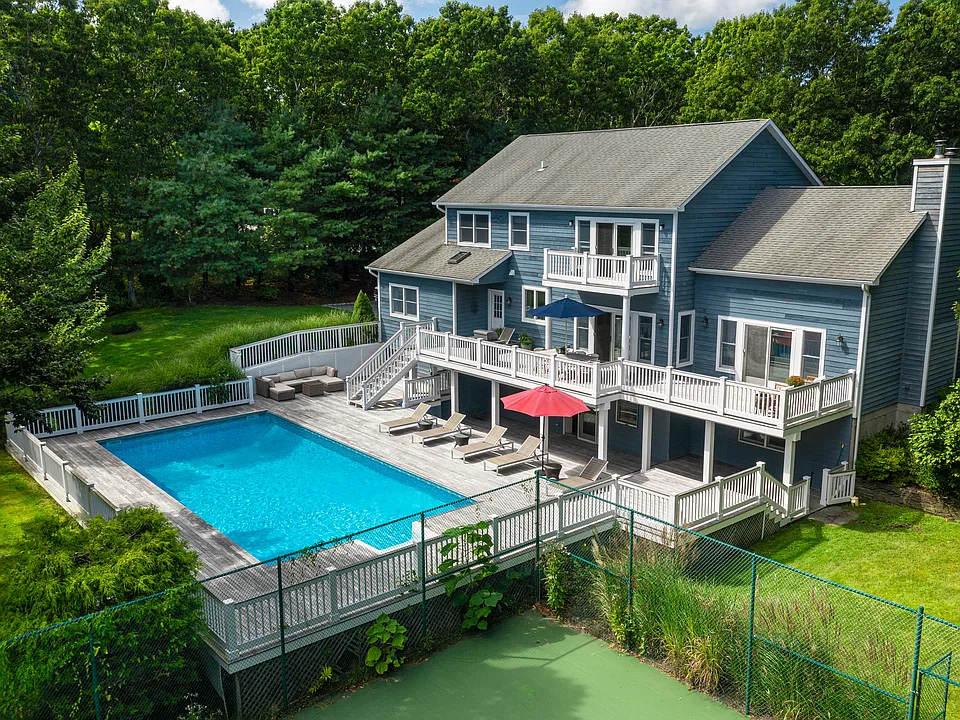 2 Mountain Laurel Ln