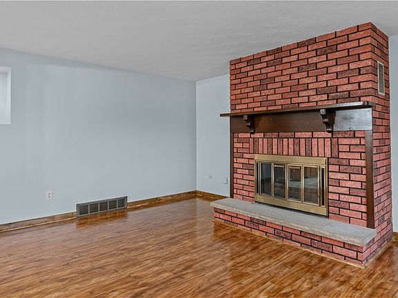 3rd image of 781 Willet Rd