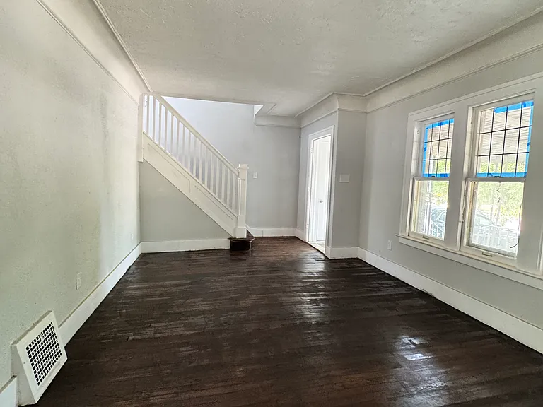 4376 Kensington Ave — Photo 12