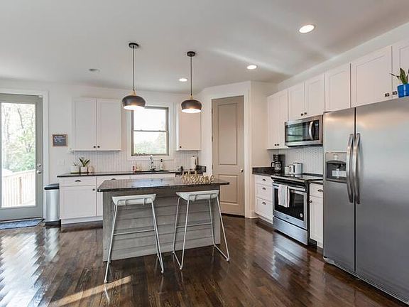 4th image of 2634A Pennington Ave