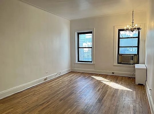 4th image of 301 E 53rd St #4E