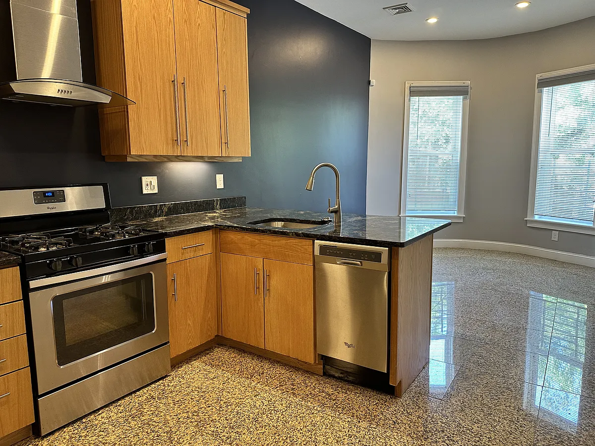 Building Photo - 8 Bard Ave #2