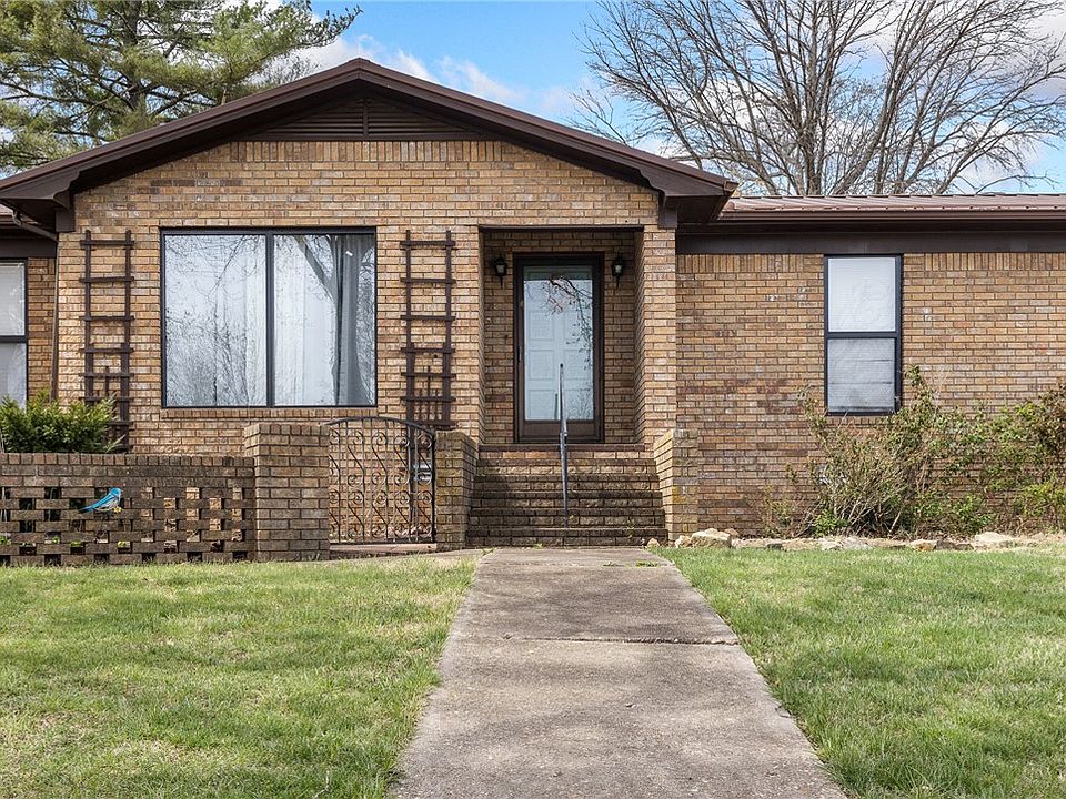 1st image of 402 Tamarind St