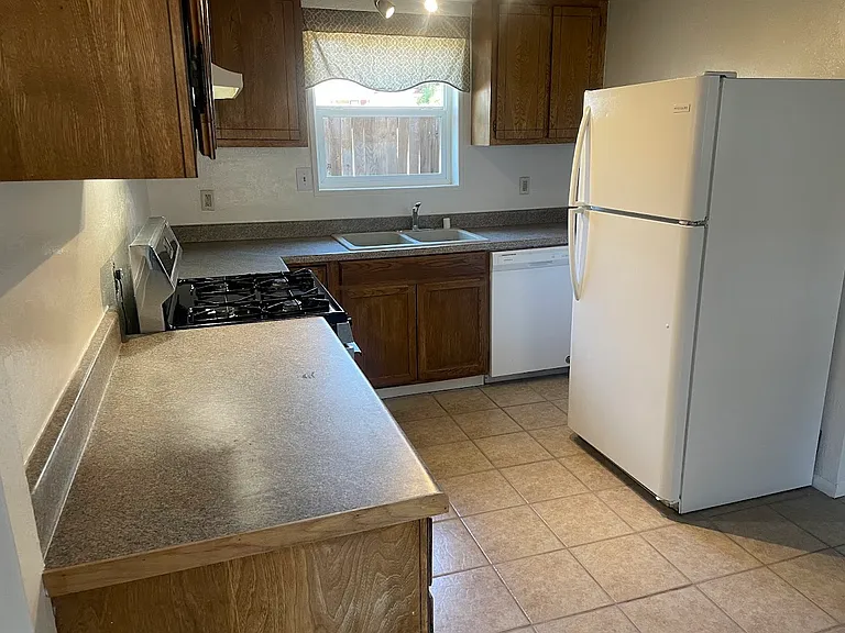 314 S Main Ave — Photo 9