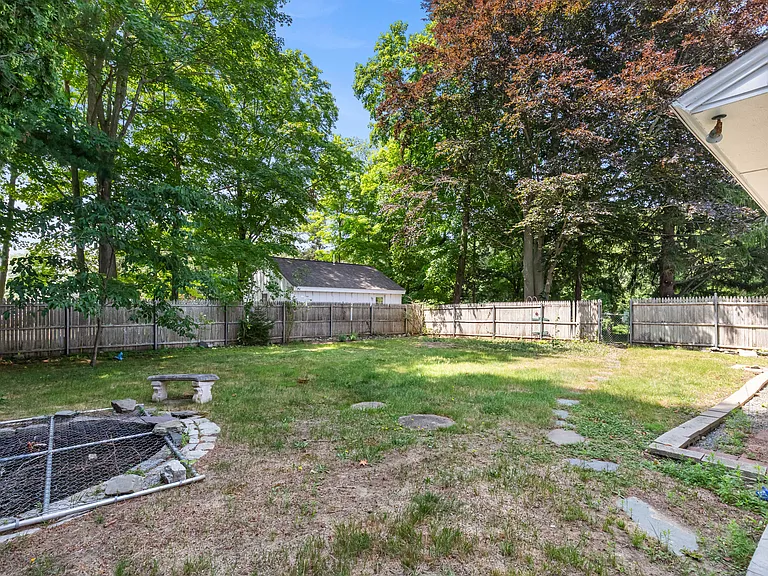 355 Pearse Rd — Photo 47