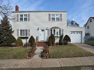 409 Chestnut St, West Hempstead, NY 11552