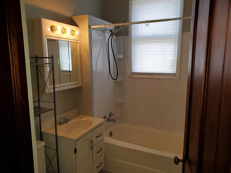 1105 Avenue F — Photo 3