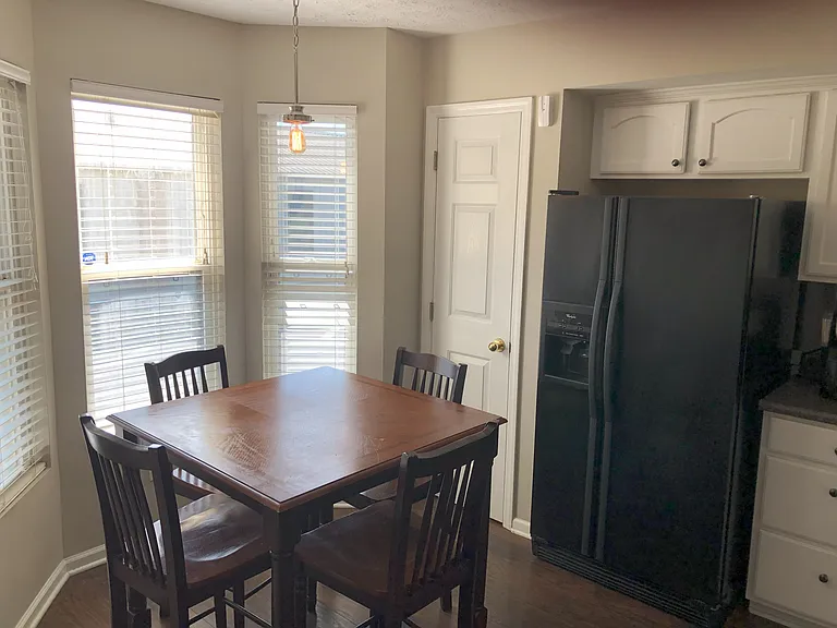 841 W Maxwell St — Photo 3