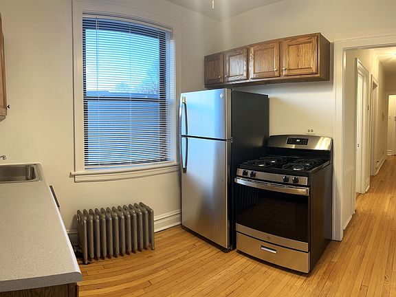 2nd image of 1909-13 W Larchmont Ave #13-3B