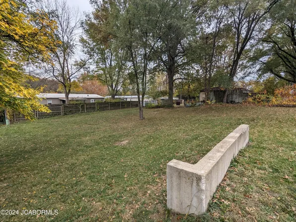 6929 Meadowbrook Dr, Jefferson City, MO 65109